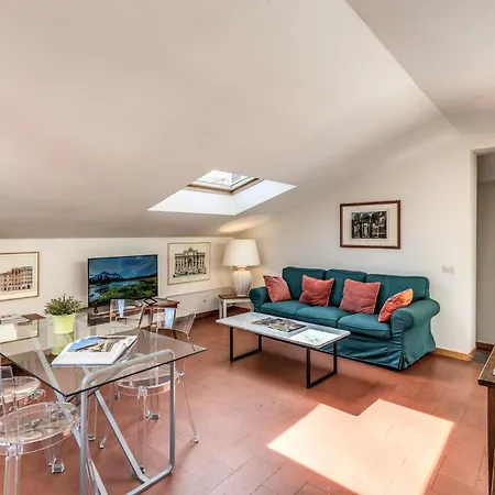 Floor Colosseum Apartment