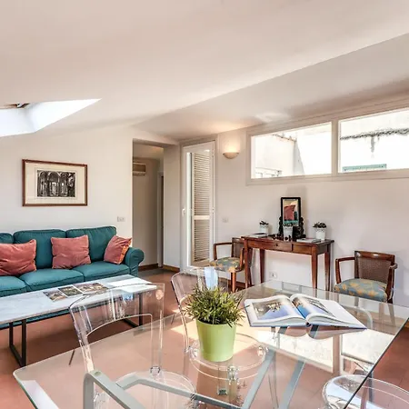 Floor Colosseum Apartment