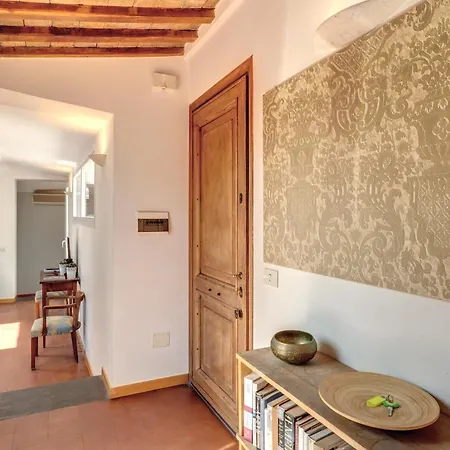 Apartment Floor Colosseum *